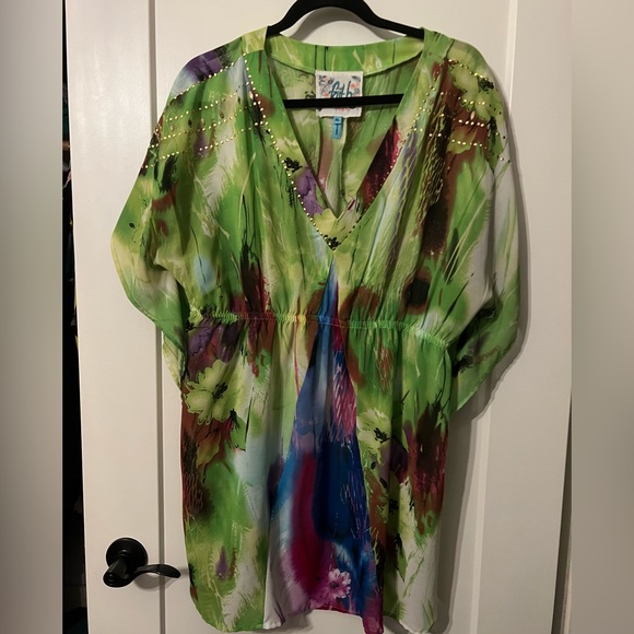 Beautiful blouse - Picture 1 of 2